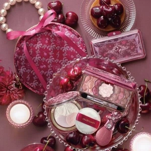 JILL STUART 2022 Holiday Collection Midnight Cherry Christmas Coffret Japan - Picture 1 of 7