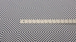 Dunkelblau/weiß geometrisches Muster Designer Stoffrest 51" lang x 56" breit - Bild 1 von 4