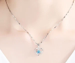CATENINA IN RAME COLOR ARGENTO CON CIONDOLO CUORE E ZIRCONI AZZURRO PER DONNA - Foto 1 di 2