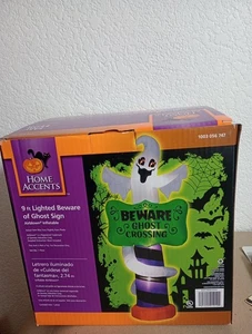 Home Accents 9 Fuß beleuchtetes luftgeblasenes aufblasbares Schild Vorsicht vor Geistüberquerung - Bild 1 von 3