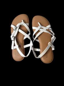 Torrid White Strappy Sandals Women’s Size 8 Wide (8W) Buckle Flat Summer Shoes - Picture 1 of 8