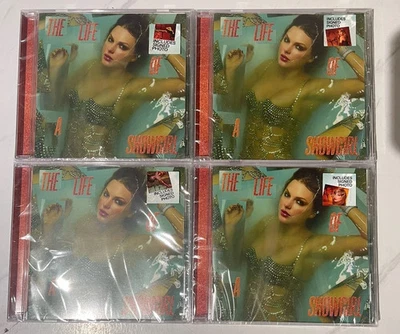 Taylor Swift The Life of a Showgirl CD Fotos Assinadas à Mão Conjunto Completo 1-4 Pacote - Imagem 1 de 2