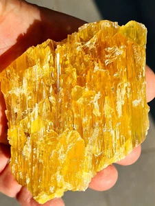 Calcit / Honigcalcit - Rüssingen - Rheinland-Pfalz Kristalle Gesteine Mineralien - Bild 1 von 9