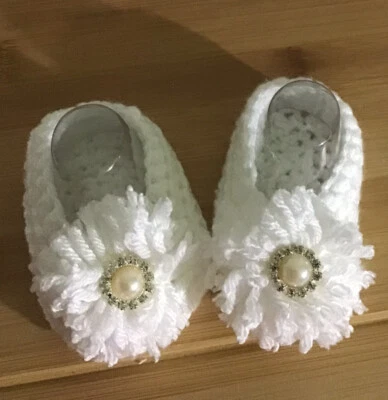 Hermosas pantuflas de ganchillo hechas a mano, embalaje de regalo para bebé recién nacido incluido Foto 1 de 4
