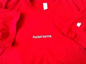  Apple T Shirt Tasca Karma Rosso Uomo Small S Cotone iPod Nano - Foto 1 di 8