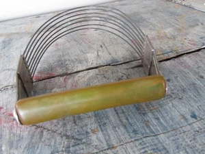 Vintage Androck Dough Pastry Cutter Mixer Olive Green Bakelite Handle - Picture 1 of 5