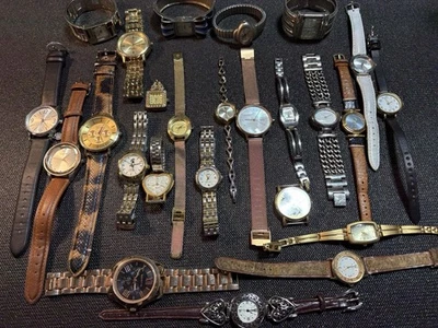 Lote de (25) relojes para mujer sin probar, Fossil, Skagen, Anne Klein, Dakota, Ellen Tracy Foto 1 de 4