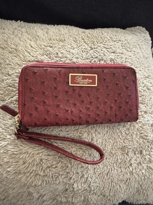 Buxton Women’s Ostrich Faux Leather Double Zip around Red Wristlet Wallet - Imagem 1 de 4