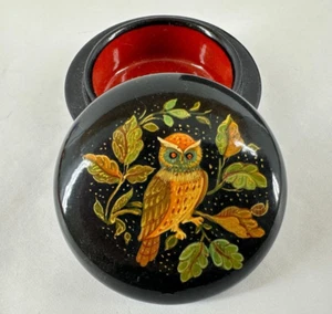 Caja Baratija Búho Atenea Sabiduría Rusa Palekh Laca Negra Pintada a Mano Redonda - Imagen 1 de 9