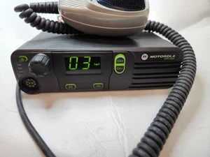 Mobile numérique/analogique Motorola XPR-4350 VHF 136-174 Mhz 50 W - Photo 1/5