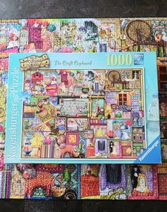 Puzzle Ravensburger The Craft Cupboard 1000 pièces COMPLET - Photo 1/7