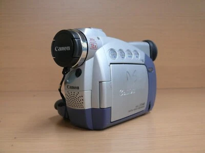Canon ZR40 Mini DV Camcorder - Image 1 of 4