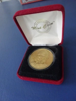 Highland Mint 巴里·桑德斯青铜奖章硬币带盒,#1245 — 第 1/3 张图片