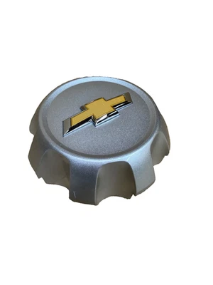 Tapa central de rueda plateada 84307949 OEM 2020-2025 Chevrolet Silverado 2500 3500 20" Foto 1 de 4