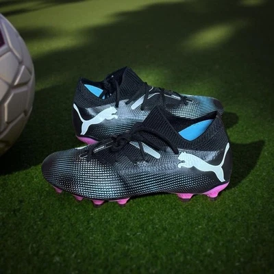 彪马女式足球鞋 5.5 码黑色白色粉红色运动鞋 — 第 1/4 张图片