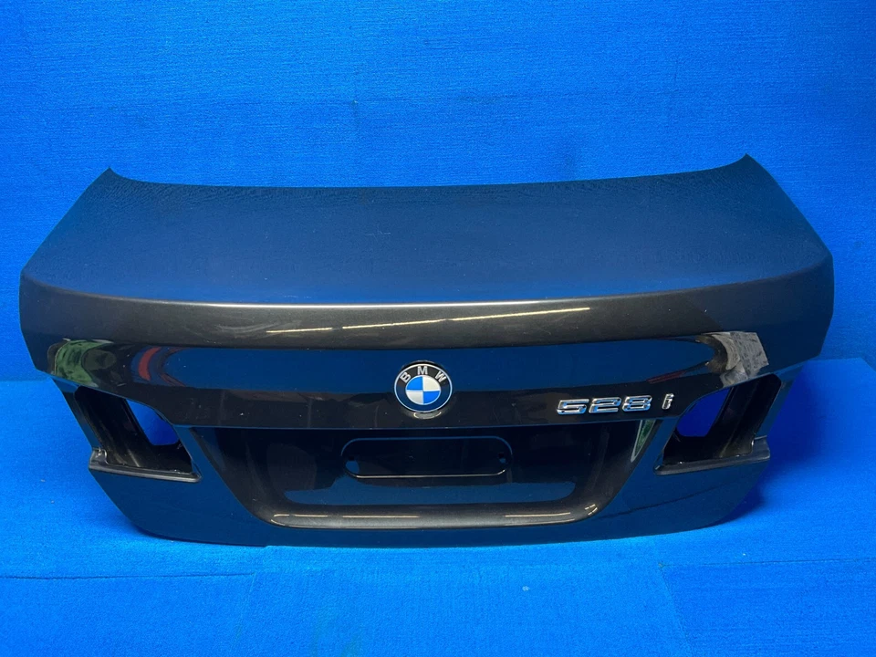 2011 - 2016 BMW 528xi F10 КРЫШКА ЗАДНЕЙ КРЫШКИ БАГАЖНИКА ЧЕРНАЯ САПФИРОВАЯ ОТ ОРИГИНАЛЬНОГО ПРОИЗВОДИТЕЛЯ - Изображение 1 из 4