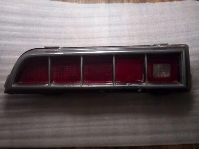 Conjunto de luz trasera izquierda Ford Torino Fairlane 1970-71 usada  Foto 1 de 4