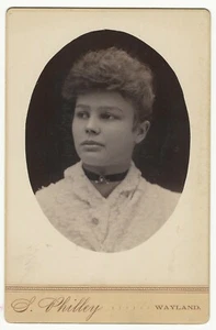 PRETTY WOMAN WEARING A CHOKER : WAYLAND, MICHIGAN  (CABINET CARD) - Picture 1 of 3