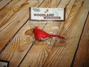 Hobby Lobby Woodland Wonders uccellino cardinale rosso artigianale 5" x 2,5" - Foto 1 di 2