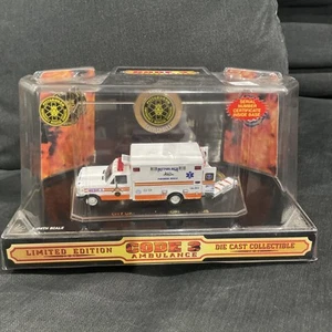 Code 3 Collectibles Pittsburgh Fire Dept Ambulance Limited Edition (12104) - Picture 1 of 12