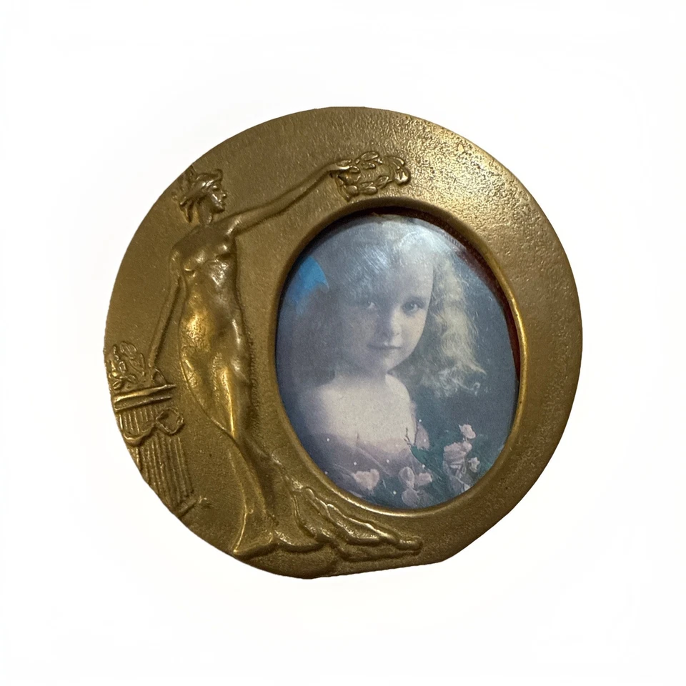 Antiguo marco de fotos ovalado de latón macizo Art Nouveau tamaño pequeño cca 1920s Foto 1 de 4