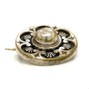 Broche prendedor antiguo victoriano de plata de ley ornamentado Repoussï redondo con forma de botón - Imagen 1 de 7