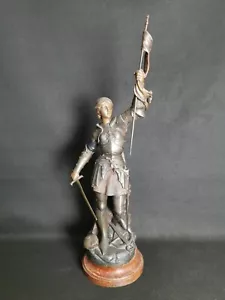 Statua in spelta raffigurante figura Giovanna d'Arco - Altezza 64cm - Firmato - Foto 1 di 12