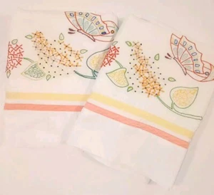 Vtg Pair Flowers Butterflies Pillowcases Cotton Hand Embroidered Cottagecore 28" - Imagen 1 de 10