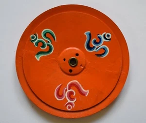 Round Wood Orange Hand Painted Om Ohm Aum Nepalese Incense Holder 9.5cm - Picture 1 of 2