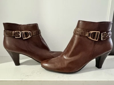 Botines Bandolino Mujer Cuero Marrón 8.5 Tacón Bloque Cremallera Correa Cocodrilo Foto 1 de 4