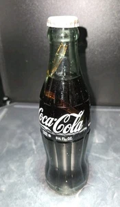 BOTELLA DE VIDRIO DE COCA COLA RARA DE COLECCIÓN CON PAJITA EN EL INTERIOR DE EE. UU. ERROR DE EMBOTELLADO DE RECARGA - Imagen 1 de 6