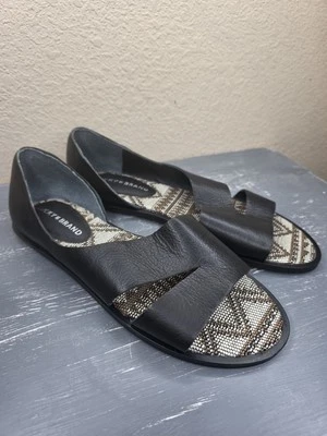 Sandalia Lucky Brand Felicitas para mujer EE. UU. 9 UE 40 cuero negro con tiras plana Foto 1 de 4