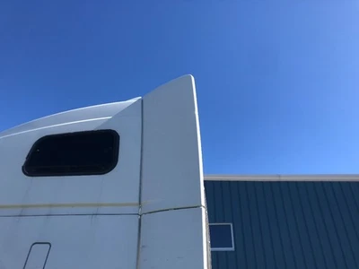 1998-2018 Volvo VNL WHITE Left/Driver UPPER Side Fairing/Cab Extender - Used - Image 1 of 4