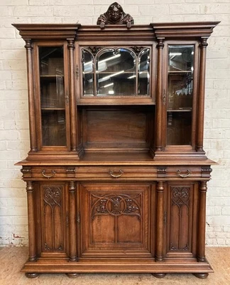 ARRIVES MAR 2026 Aparador Buffet Gótico Francés Antiguo Madera de Nogal con Bufón Foto 1 de 4