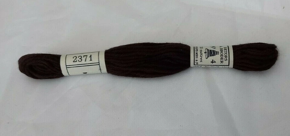 ECHEVETTE COTON RETORS DMC- N°2371- couleur MARRON- fil à tapisserie -10 m - n°4