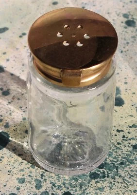 "Frasco coctelera de vidrio y tono dorado personal con lengüeta abierta/cerrada, 2,75"" de alto" Foto 1 de 4