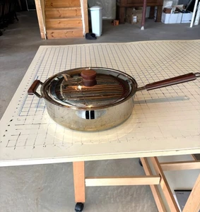 very large frying pan with lid - Picture 1 of 4