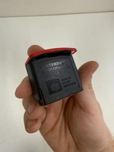 PAK EXPANSIÓN MEMORIA NINTENDO 64 NUS-007 ROJO OEM PROBADO FUNCIONA MUY BIEN - Imagen 1 de 2