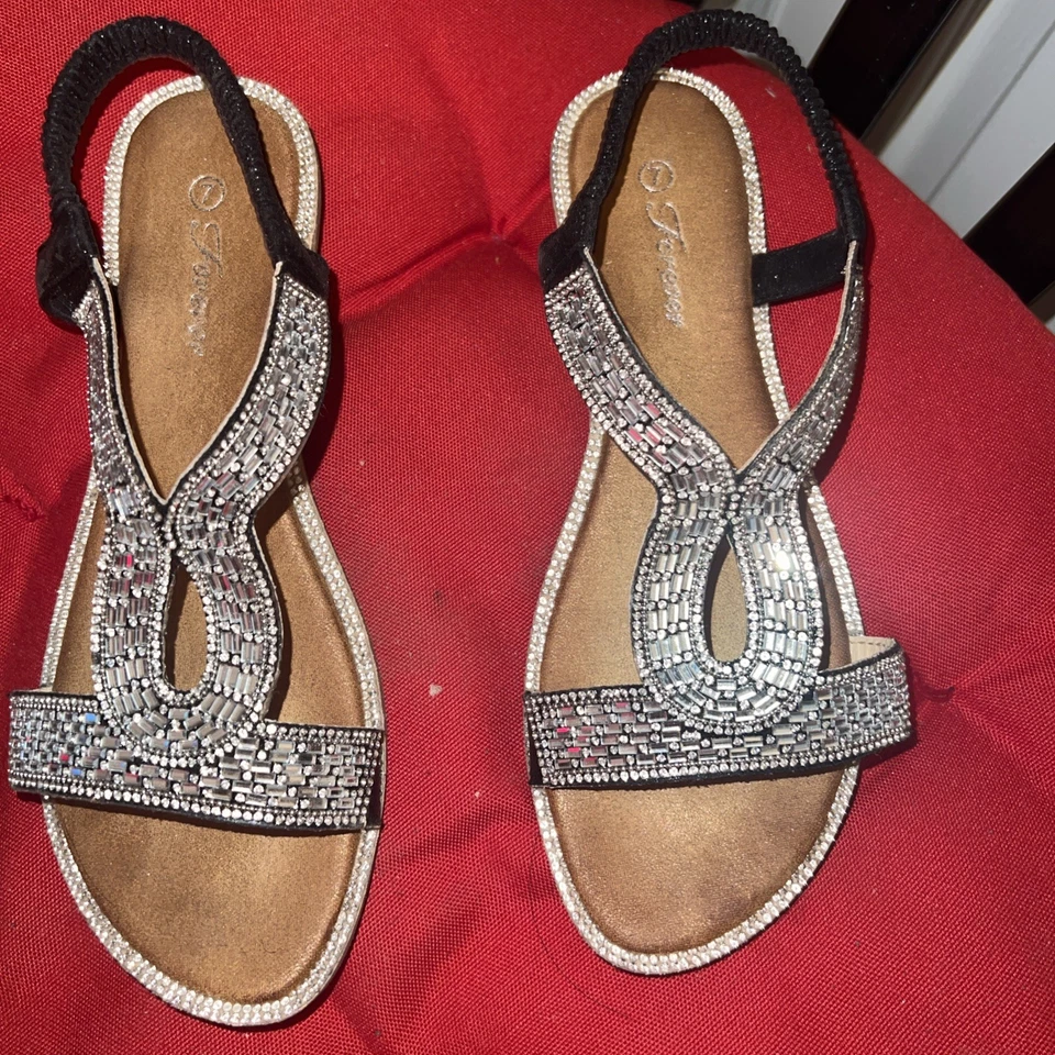 Sandalias de Tanga Beverly Feldman Estrás con Tacones de Gatito, Talla 7 Foto 1 de 4