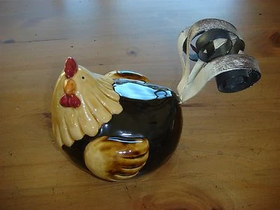 Galinha/galo/galinha de cerâmica com cauda de metal - Design rústico brilhante - Imagem 1 de 4