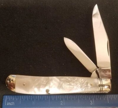 Cuchillo Schatt & Morgan de Queen Trapper Jack, asas de madreperla, agrietado Foto 1 de 4