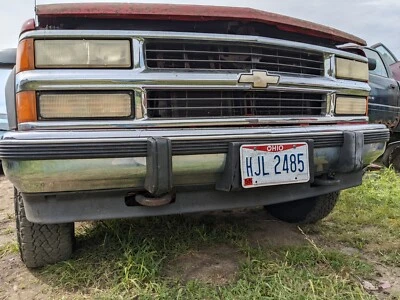 Parachoques delantero cromado Chevy Suburban GMC Yukon 1988-1998 con protectores Foto 1 de 4