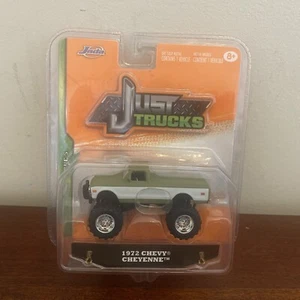 Camioneta pickup Chevy Cheyenne 1972 Jada Just Trucks, verde y blanco, 1/64, nueva - Imagen 1 de 3