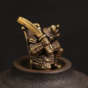 1 pieza Herramientas Hágalo usted mismo EDC Blindado Samurai Colgante Cuchillo de latón Cuentas Cordón Llave Colgantes - Imagen 1 de 6
