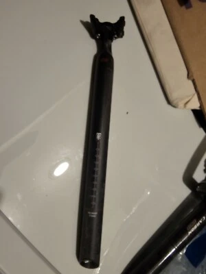 Tija de sillín de carbono Ritchey WCS One Bolt 31,6 350 mm - Precio de venta sugerido por el fabricante 260 USD muy ligeramente usada. Foto 1 de 4