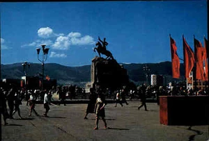ULAN BATOR Ulaanbaatar Mongolei Mongolia Sukhe Monument Denkmal Personen Leute - Picture 1 of 2