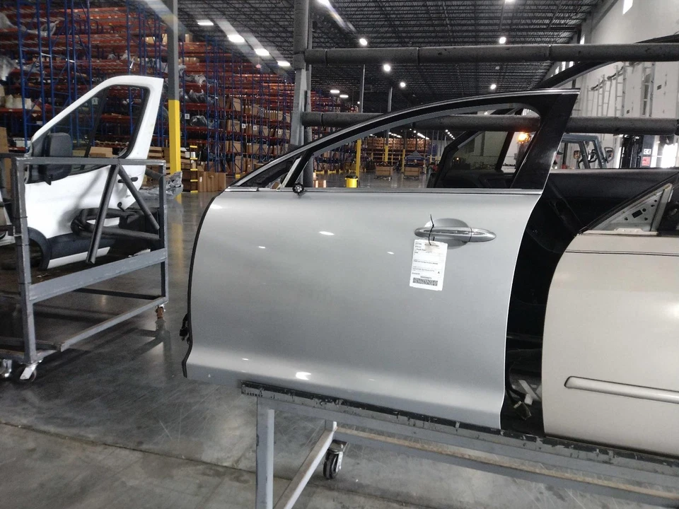 Conjunto de puerta delantera izquierda usado se adapta a: Jaguar Xj 2015 delantero izquierdo grado A Foto 1 de 4