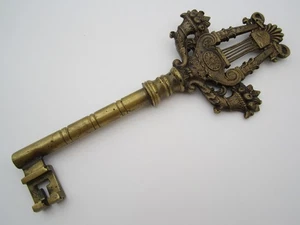 VERY LARGE FANCY ORNATE ANTIQUE BRONZE OR BRASS SKELETON KEY 10-1/8" - Picture 1 of 19