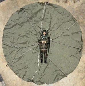 H.M. ARMED FORCES British Paratrooper Figure w/ Throw and Deploy Parachute 2009 - Picture 1 of 7