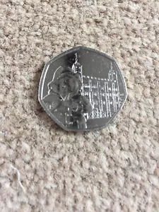 Seltenste 50p Münze Paddington Bear theTower of London Sammlerstück zirkuliert - Bild 1 von 2
